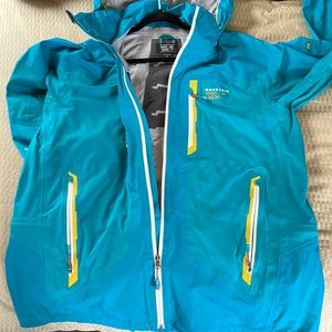 Near perfect hybrid mountain hardware shell ski snowboard jacket